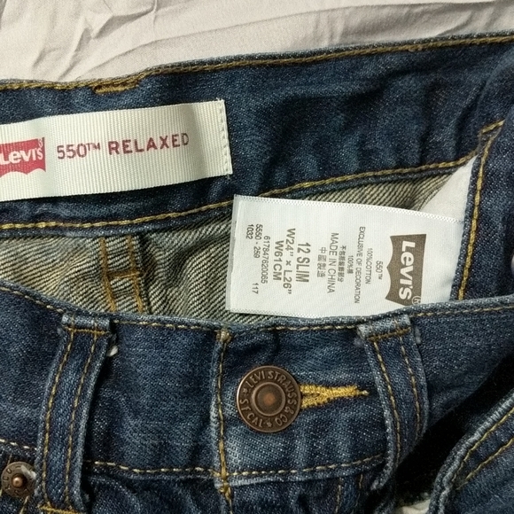 Boy's Levi's 550 Relaxed Fit Jeans - Picture 2 of 3